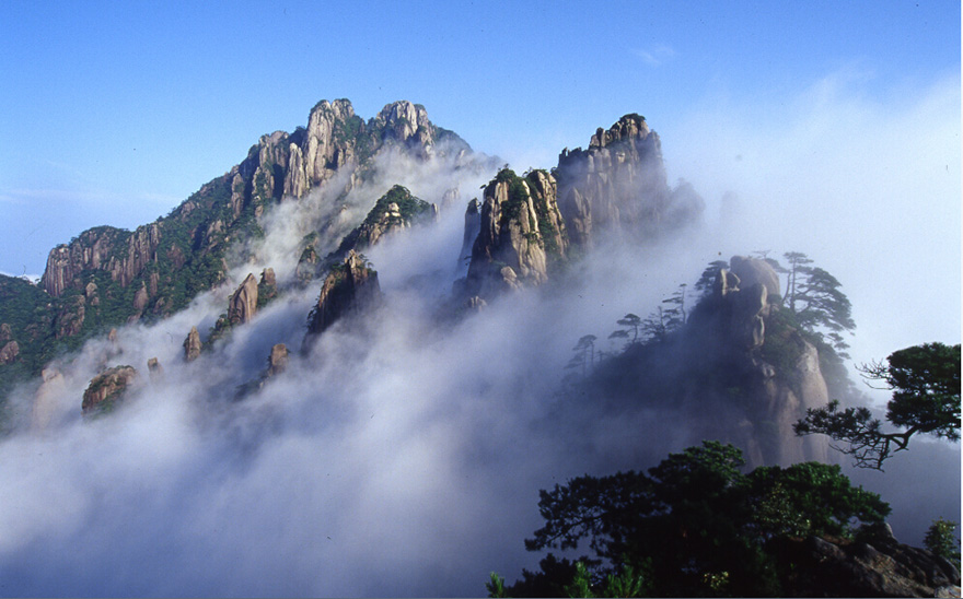 مراسلون أجانب: يجب تعزيز الدعاية لجبال سان تسينغ حتى يتعرف المزيد من الزوار جمالها المذهل
