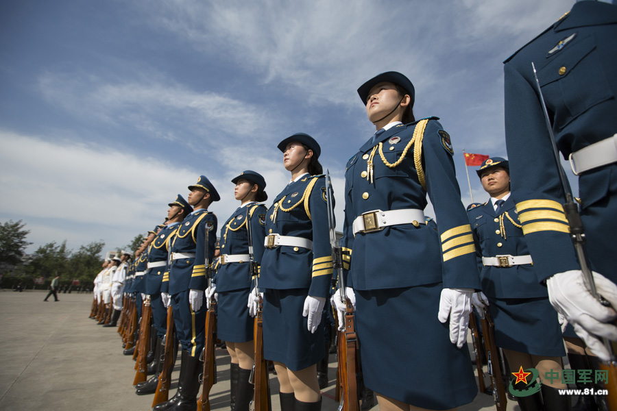 سبر أغوار خمس وظائف خاصة  للجنديات فى القوات الصينية