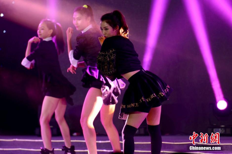 إقامة مسابقة أجمل الطالبات الجامعيات الصينيات