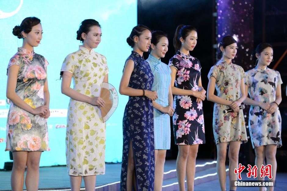 إقامة مسابقة أجمل الطالبات الجامعيات الصينيات