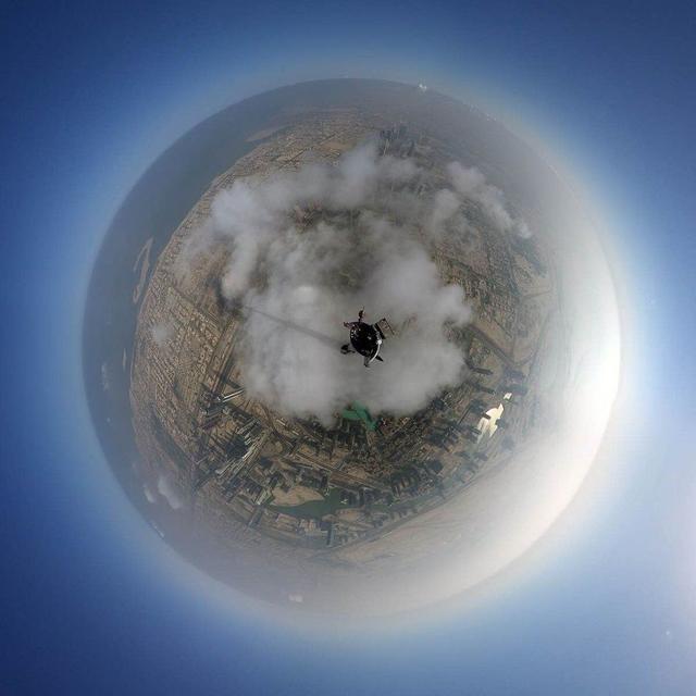 مصور التقط مناظر دبي من 360 درجة  من أعلى مبنى اصطناعي 