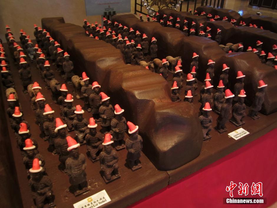 تماثيل الجنود والخيول من الشوكولاته تستقبل عيد الميلاد