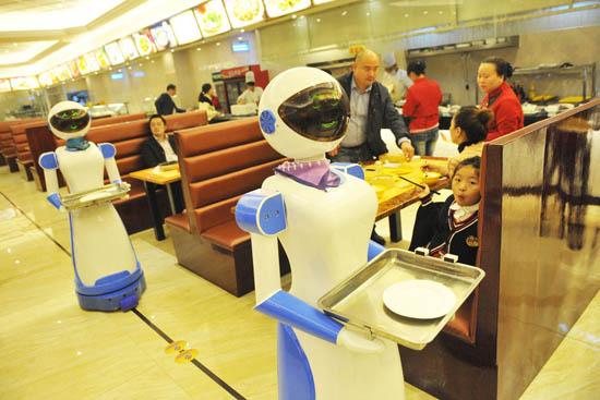 مطعم صيني يطلق "الروبوت النادل"