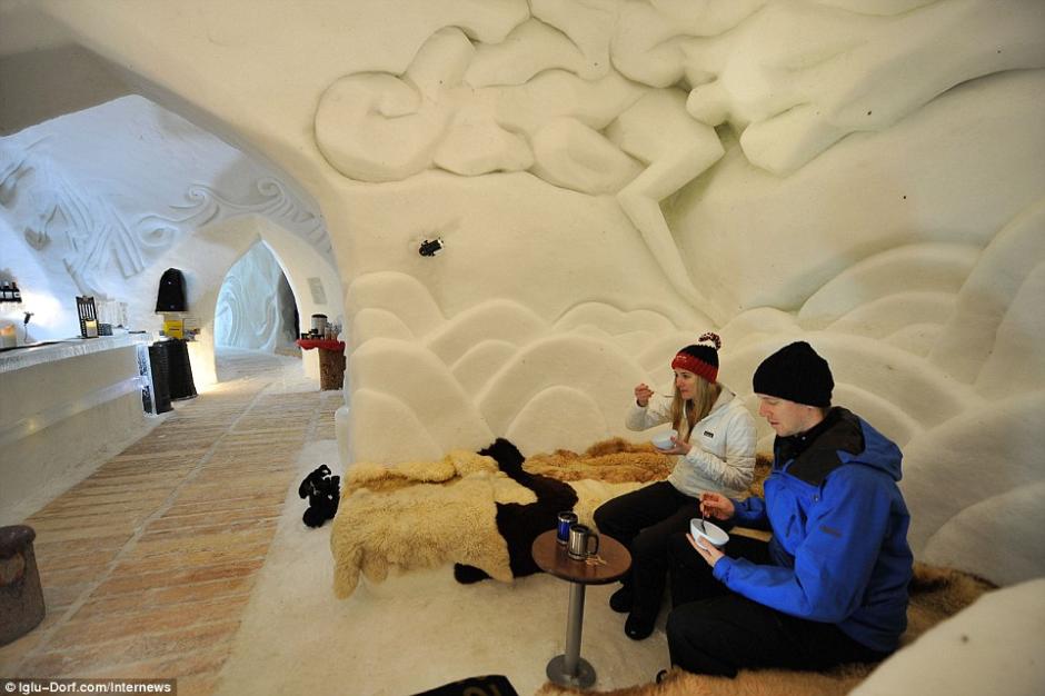 فندق من الجليد و الثلوج بسويسرا يصبح شعبيا في العالم