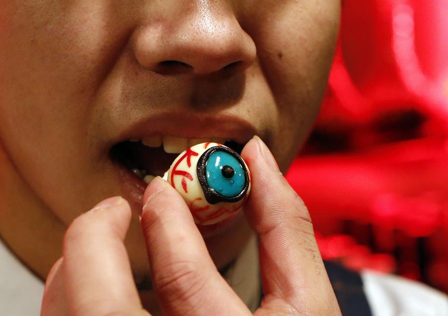 أول بار لمصاص الدماء في بكين