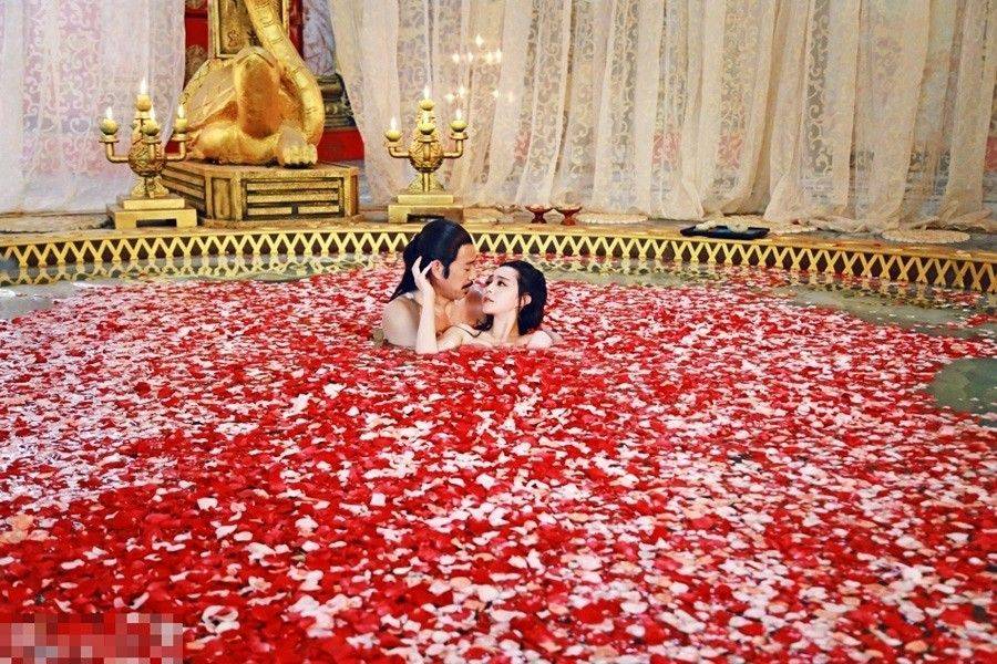 لقطات جميلة للممثلة فان بينغ بينغ في المسلسل التلفزيوني "ملكة وو تسه تيان"