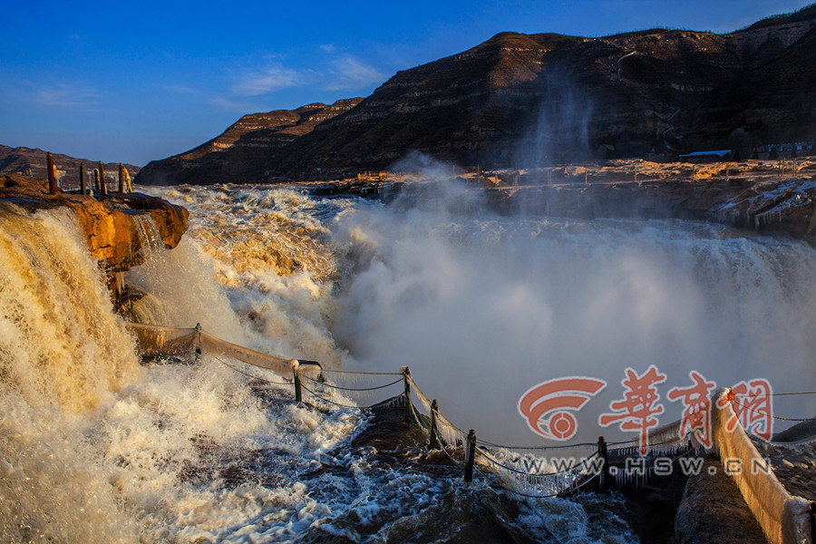 زيارة شلال هوكو بالنهر الأصفر والتمتع بالمناظر الخلابة للشلال المجمد
