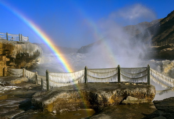 زيارة شلال هوكو بالنهر الأصفر والتمتع بالمناظر الخلابة للشلال المجمد