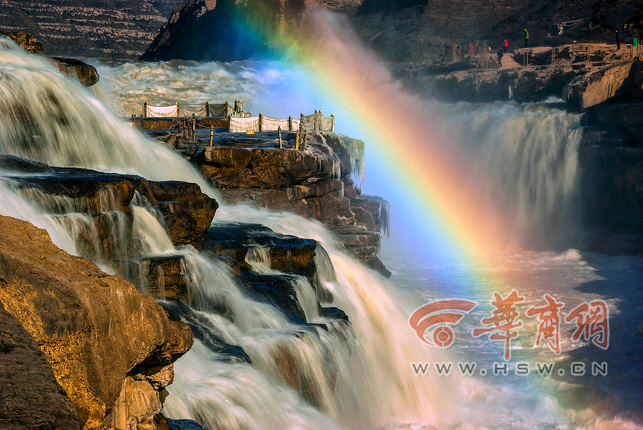 زيارة شلال هوكو بالنهر الأصفر والتمتع بالمناظر الخلابة للشلال المجمد