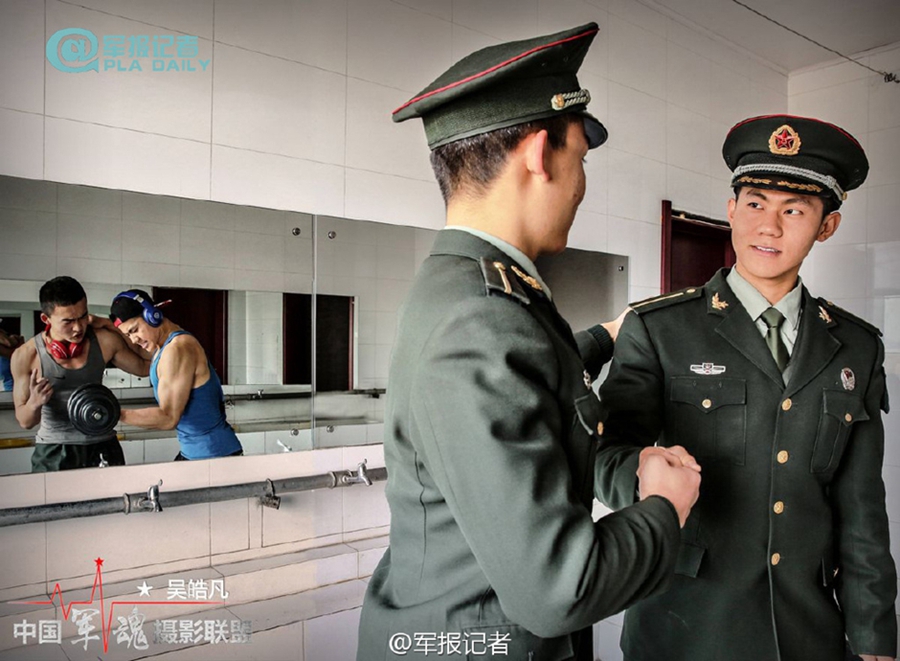 طلاب صينيون يعرضون صوراً إبداعية قبل وبعد التحاقهم بالمعاهد العسكرية