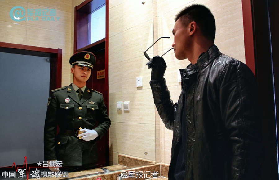 طلاب صينيون يعرضون صوراً إبداعية قبل وبعد التحاقهم بالمعاهد العسكرية