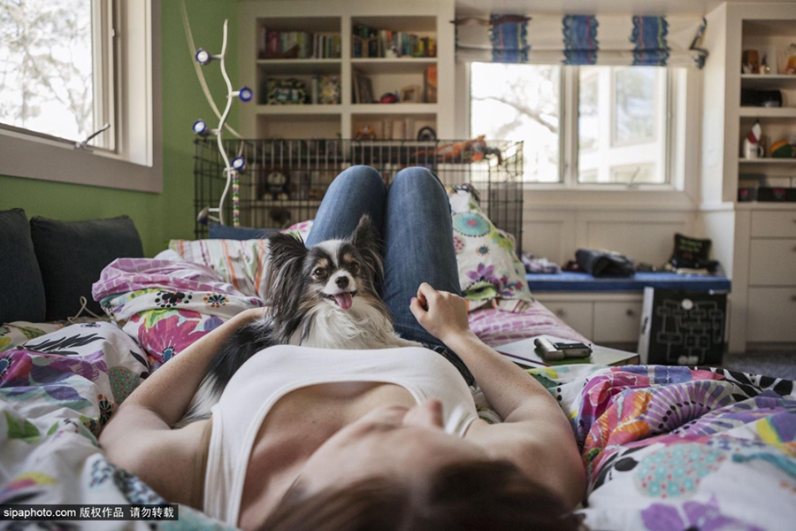 نساء تكساس واقتناء الأسلحة النارية بعدسة مصورة 