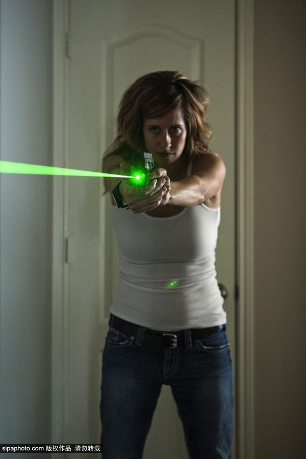 نساء تكساس واقتناء الأسلحة النارية بعدسة مصورة 