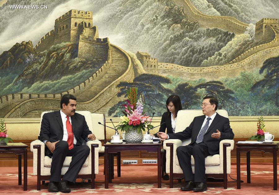 كبير المشرعين الصينيين يلتقى برئيس فنزويلا