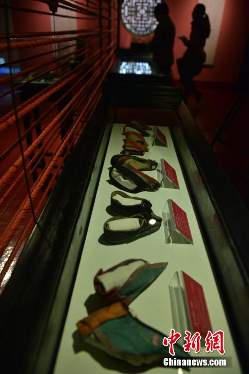 "متحف أقدام اللوتس"  في سيتشوان