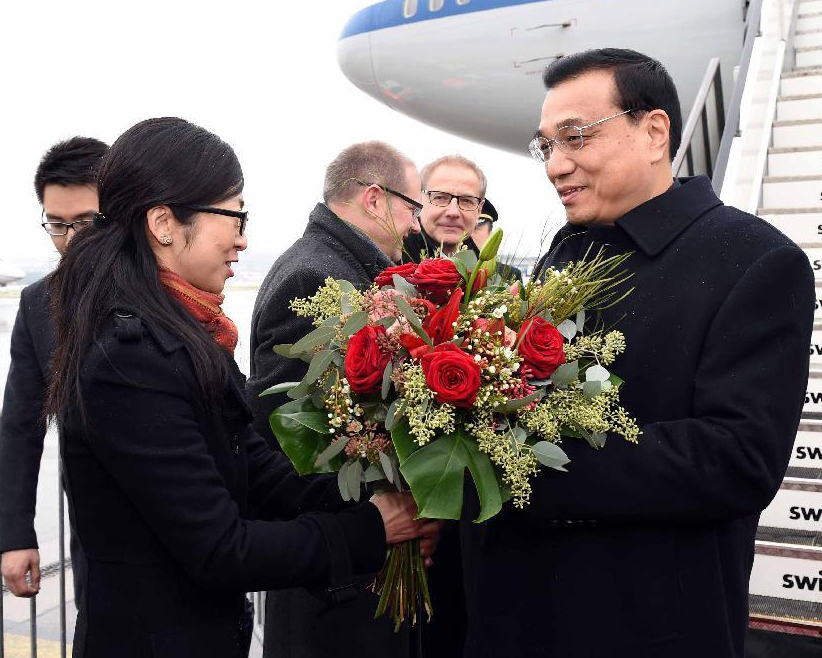 رئيس مجلس الدولة الصيني يصل إلى سويسرا لحضور منتدى دافوس