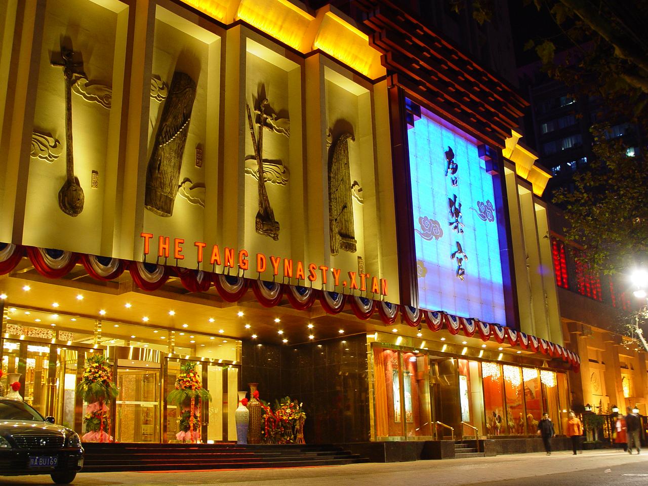قصر تانغ يوي .. مطعم لمسرح الغناء والرقص