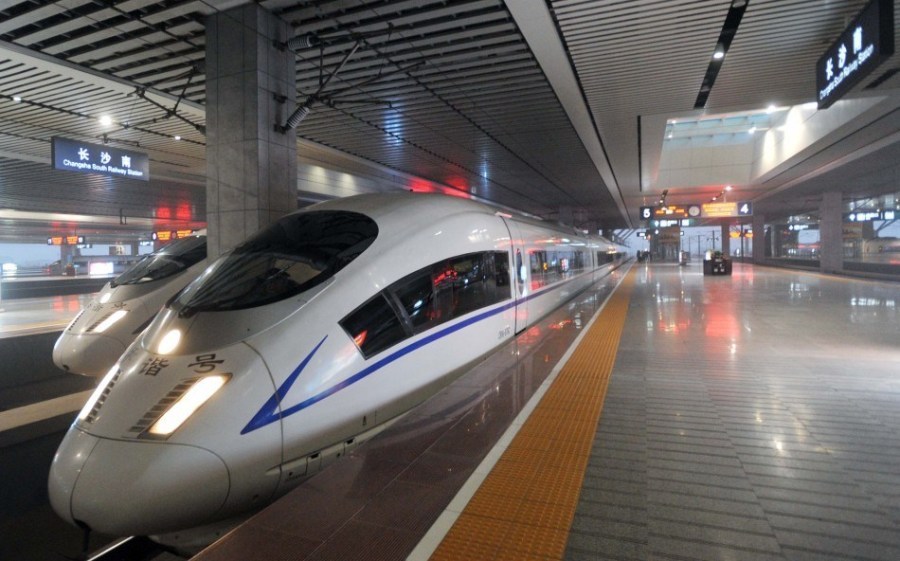 أسرع نموفتحت الصين أول خط سكك حديدية فائقة السرعة لها قبل 6 أعوام، ومن المتوقع بلوغ إجمالي طولها 18 ألف كيلومتر بحلول نهاية عام 2015، وتغطي جميع المدن التي يتجاوز عدد سكانها 500 ألف نسمة.