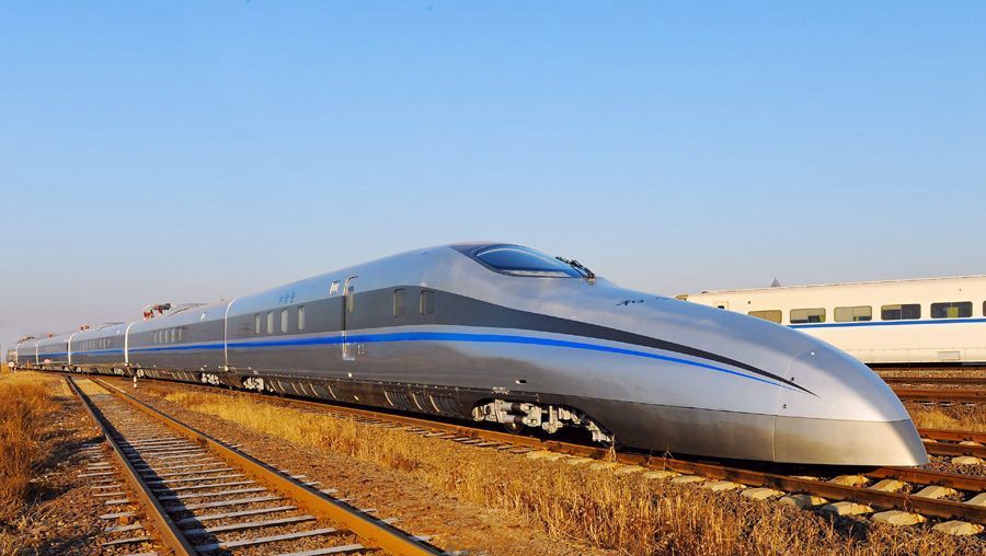 أسرع قطاروصلت سرعة القطار الفائق السرعة من طراز "CRH380AL" إلى 486.1 كيلومتر في الساعة خلال تشغيله التجريبي على خط السكك الحديدية الفائقة السرعة بين مدينتي تشاوتشوانغ وبنغبو في 3 ديسمبر عام 2010، وأصبح أسرع قطار في العالم.