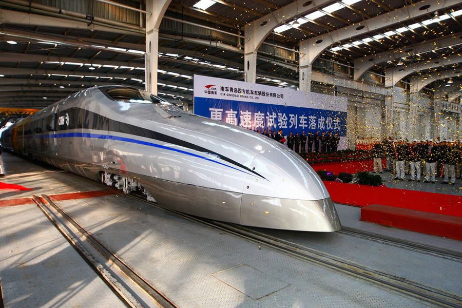  أسرع قطار في مختبربينت التجارب في ديسمبر عام 2011 أن الجيل الجديد من القطارات الفائقة السرعة الصينية بلغت أقصى سرعة لها 605 كيلومترات في الساعة، مسجلة رقماً قياسياً عالمياً.