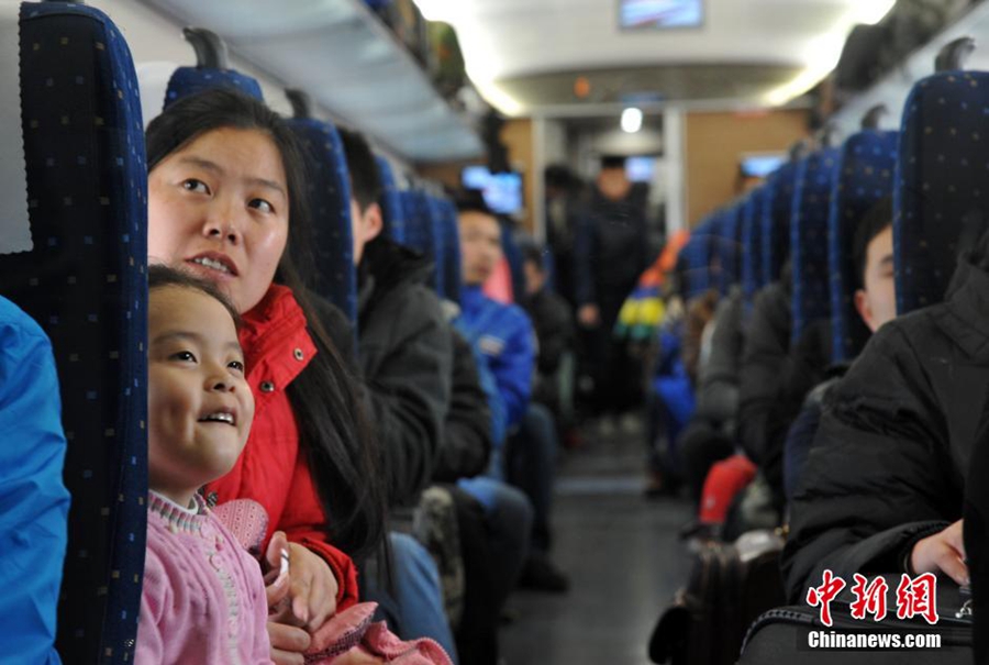  أكثر ازدحامااستقبلت خطوط السكك الحديدية الفائقة السرعة الصينية أكثر من 800 مليون شخص/ مرة في عام 2014، لتصبح الأكثر ازدحاما في العالم