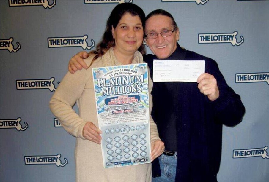 أمريكي يفوز بـ10 ملايين دولار قيمة الجائزة الكبرى في يانصيب 