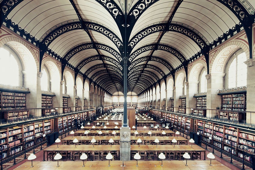 مكتبة سانت جنفياف ـ باريس