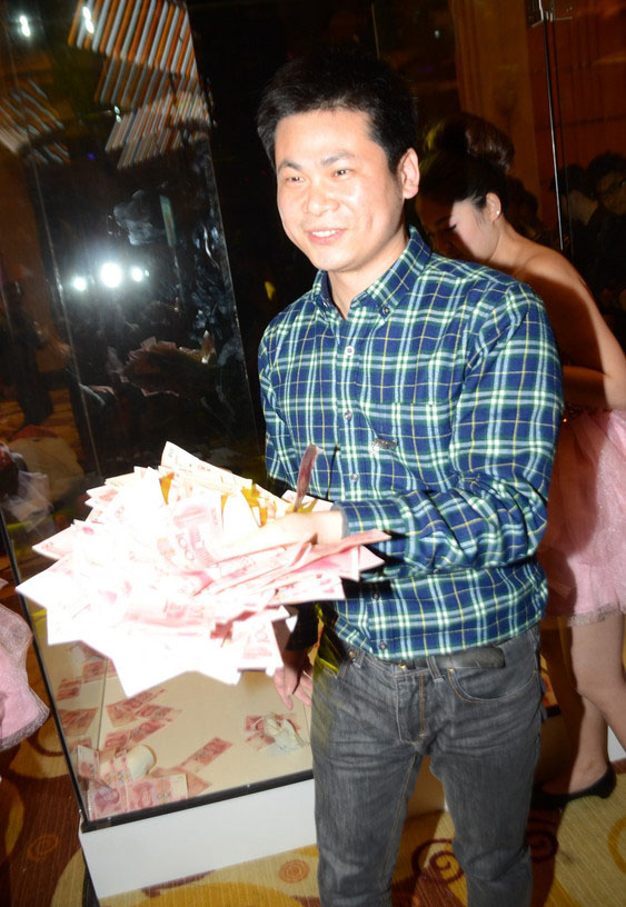 شركة صينية تنظم مسابقة"اصطياد" الأموال بالشبكة، كجوائز رأس السنة لموظفيها 