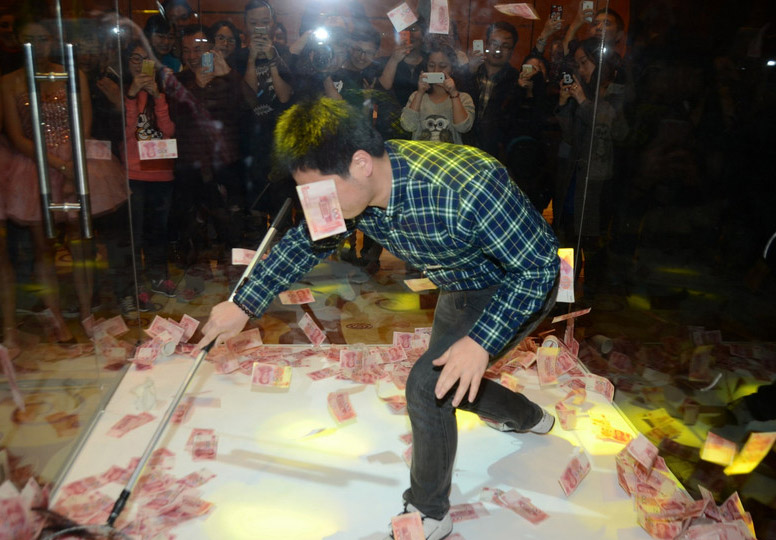 شركة صينية تنظم مسابقة"اصطياد" الأموال بالشبكة، كجوائز رأس السنة لموظفيها 