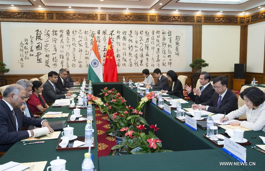 وزير خارجية الصين يجري محادثات مع نظيرته الهندية
