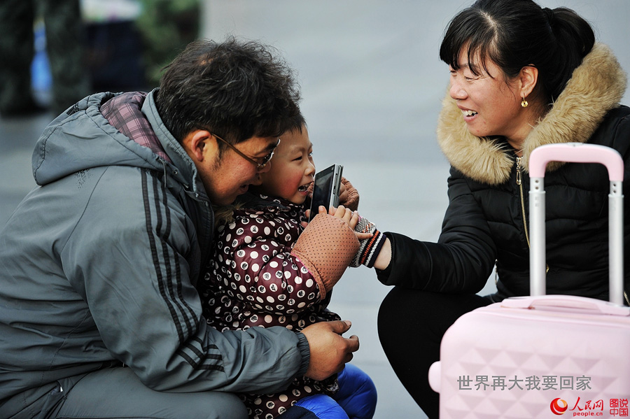 مهما كبر العالم سأعود إلى بيتنا—صور تسجل رحلة عودة الصينيين في عيد الربيع