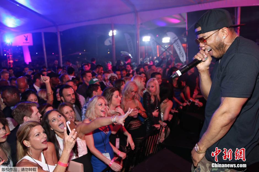 "فتيات أرنب" يتألقن خلال سوبر بول الأمريكية