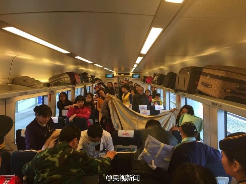 صينية تنجب على متن قطار 