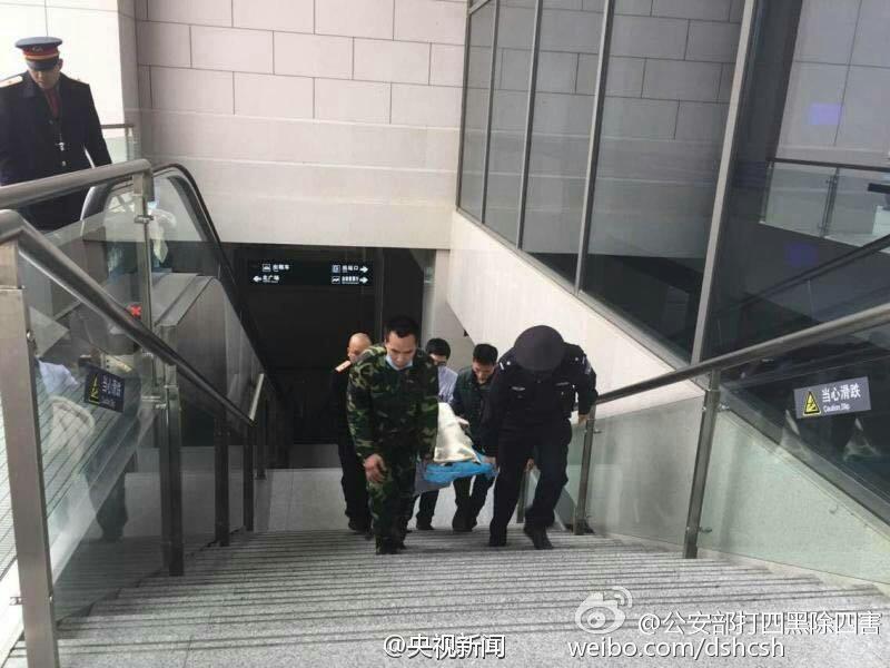 صينية تنجب على متن قطار 