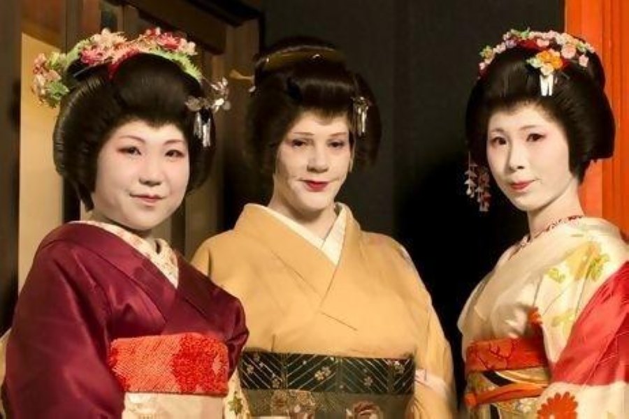 قصة فتاة "جيشا" تحمل درجة دكتوراه 