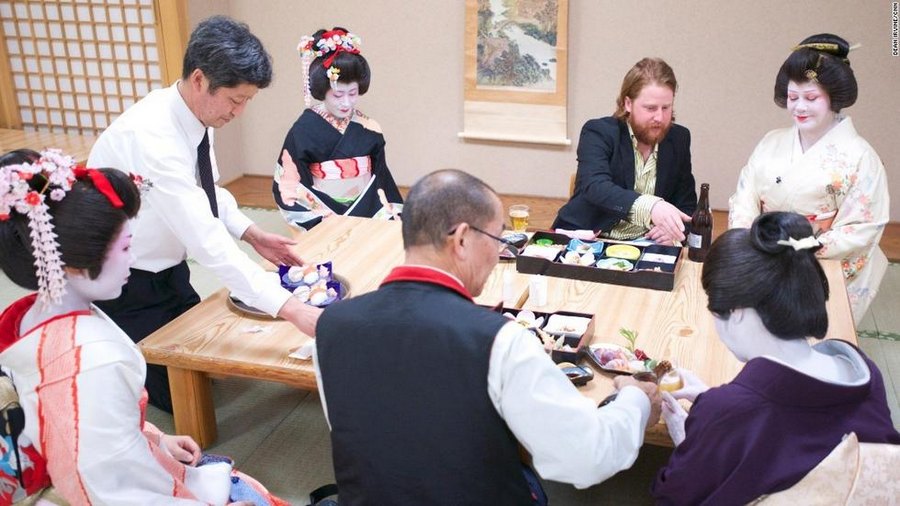 قصة فتاة "جيشا" تحمل درجة دكتوراه 