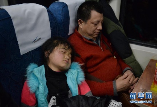 انطلاق موسم "الهجرة العظيمة " في الصين مع اقتراب عيد الربيع الصيني 2015