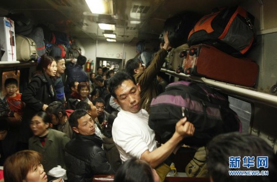 انطلاق موسم "الهجرة العظيمة " في الصين مع اقتراب عيد الربيع الصيني 2015