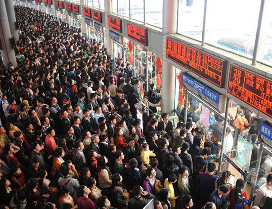 انطلاق موسم "الهجرة العظيمة " في الصين مع اقتراب عيد الربيع الصيني 2015