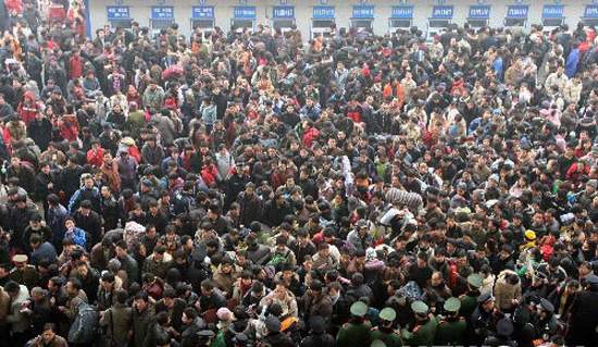 انطلاق موسم "الهجرة العظيمة " في الصين مع اقتراب عيد الربيع الصيني 2015