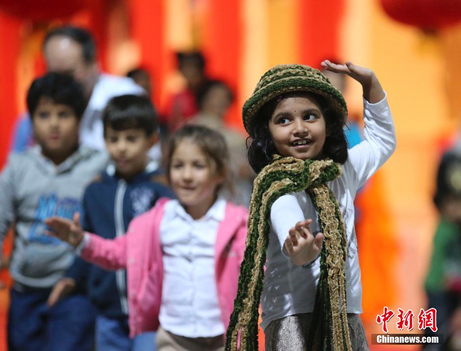 ينظم جناح الصين في الدورة 15 لمهرجان مسقط الدولي للفنون "دروس الكونغ فو الصيني" في 7 فبراير الحالي في عمان.