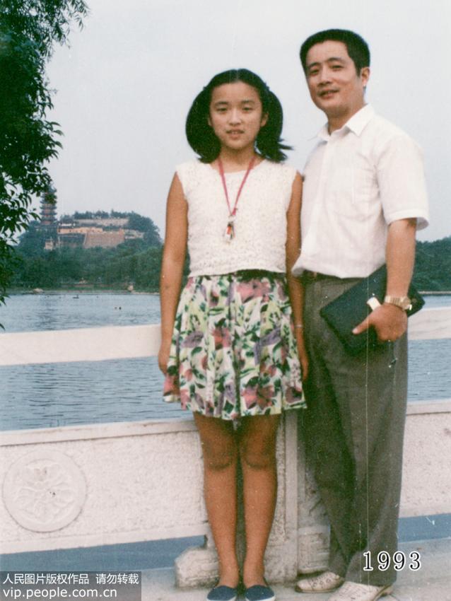 أب وابنته يلتقطان صورا فى نفس الموقع ل35 سنة متتالية