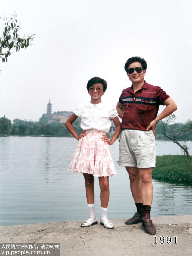 أب وابنته يلتقطان صورا فى نفس الموقع ل35 سنة متتالية