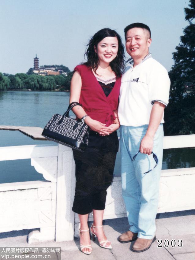 أب وابنته يلتقطان صورا فى نفس الموقع ل35 سنة متتالية