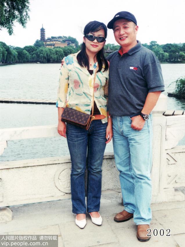 أب وابنته يلتقطان صورا فى نفس الموقع ل35 سنة متتالية