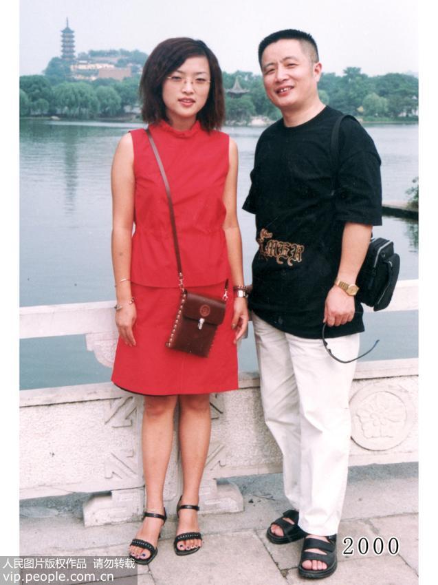 أب وابنته يلتقطان صورا فى نفس الموقع ل35 سنة متتالية