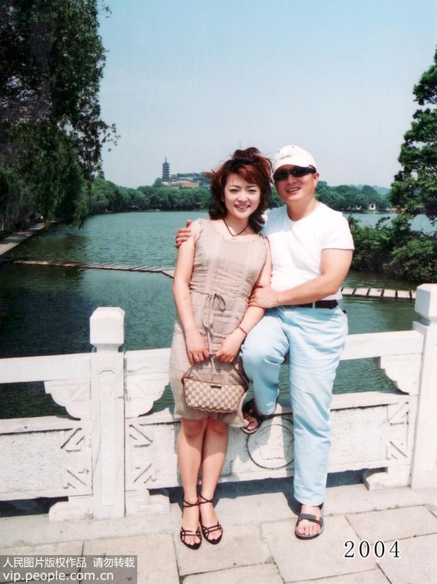 أب وابنته يلتقطان صورا فى نفس الموقع ل35 سنة متتالية