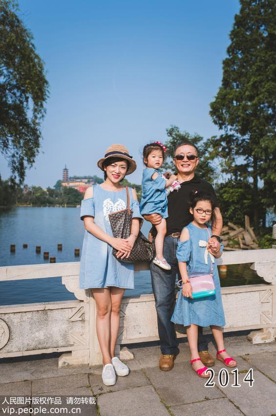 أب وابنته يلتقطان صورا فى نفس الموقع ل35 سنة متتالية