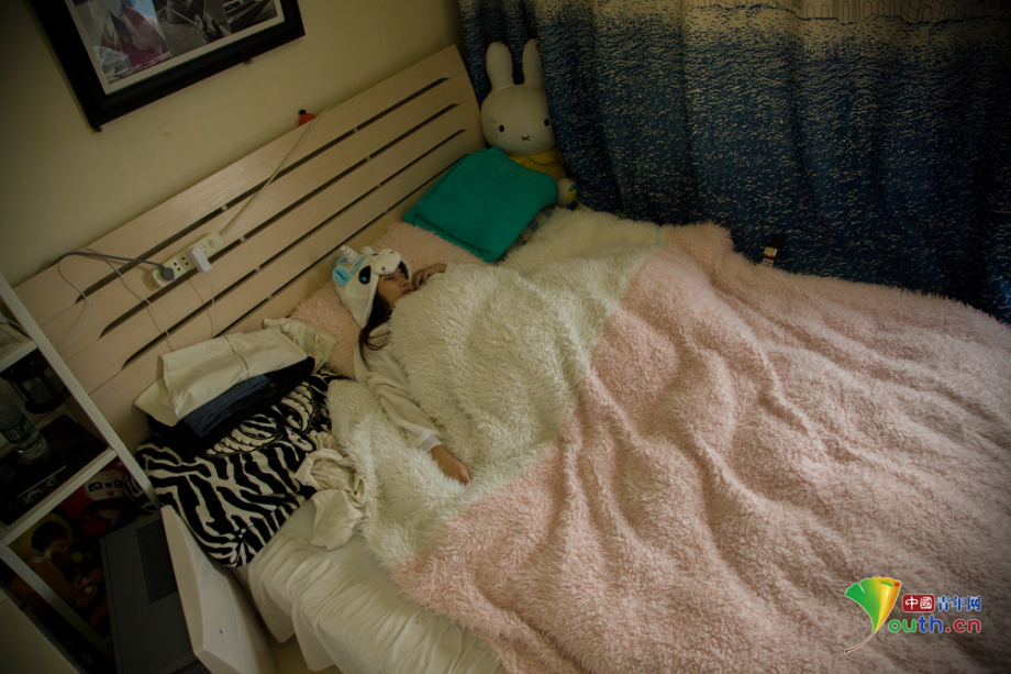 حياة "مضيفة" لعبة جماعية على الانترنت