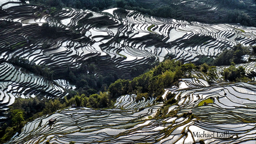 مصور يزور دول في أنحاء العالم لتخفيف آثار الكآبة